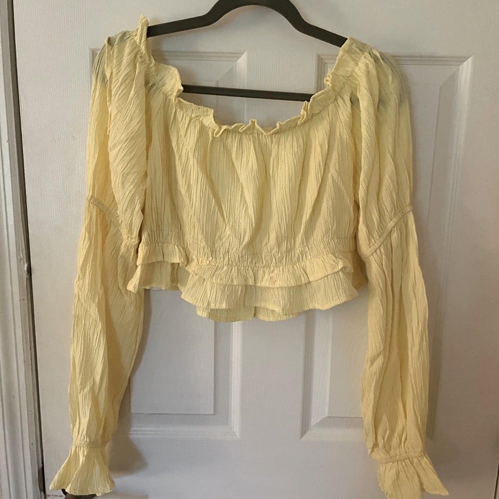 Yellow Altar’d State Long Sleeve Crop Top💛